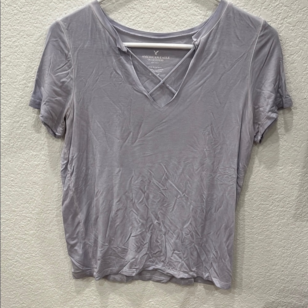American Eagle Outfitters Gray Purple Short Sleeve T-Shirt with V-Neck Design